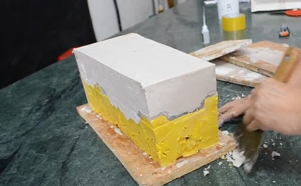 模具硅橡膠成型后怎樣制作外模？